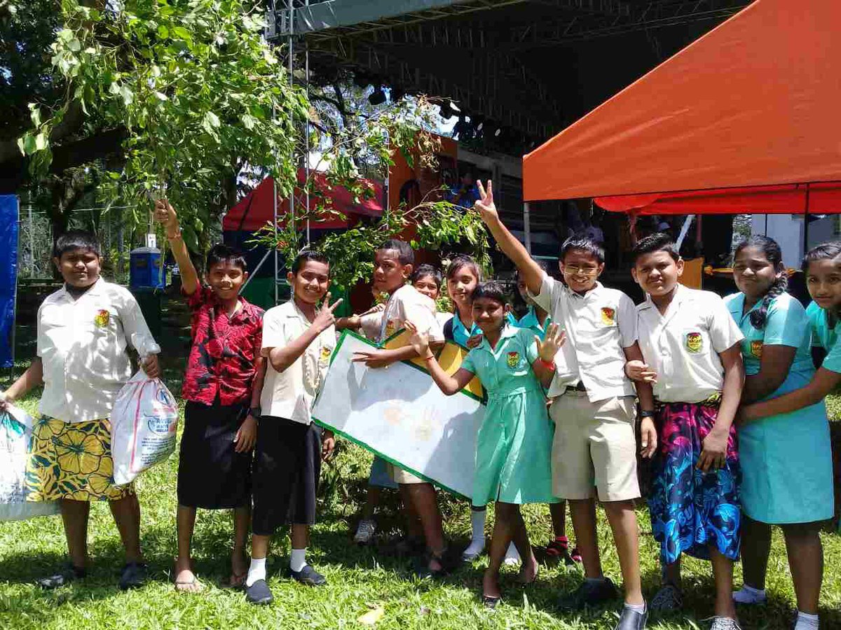 fijian_made's tweet photo. Students of MGM Primary school performing a skit on impacts of #ClimateChange on our local communities #SDGs #PlantATree #IYSTD2017 https://t.co/0BvT9DFi66