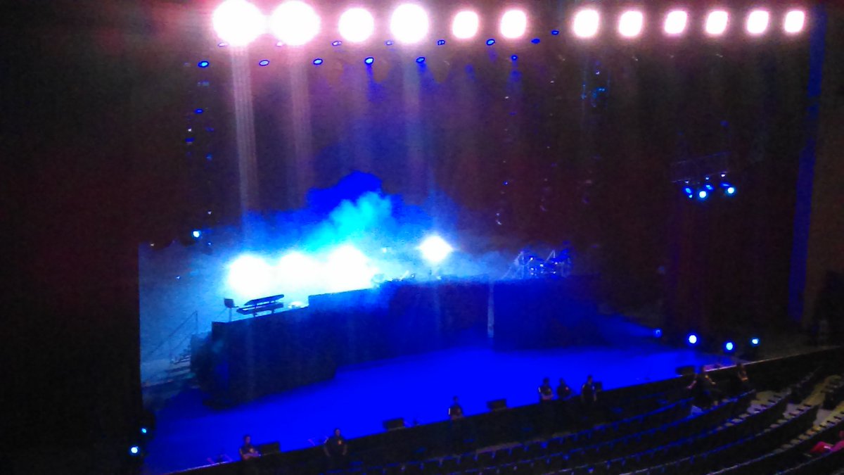 madelinhn05's tweet photo. Ya listos ⚡⚡⚡⚡😍😍
Solo esperar a verte @JBALVIN @DJPOPEJB 
#energiatour #tiempodebalvin https://t.co/3eEcCzDDab