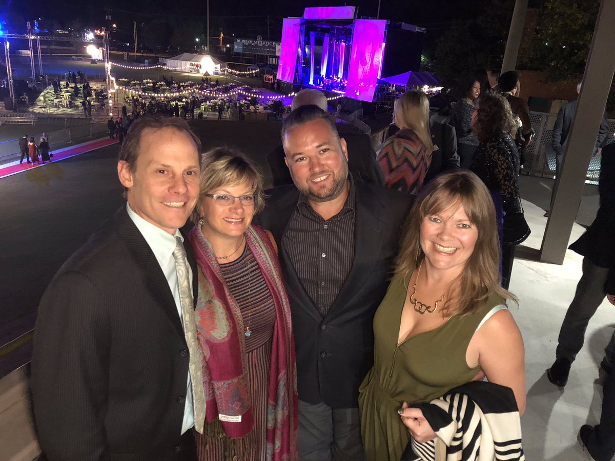 StewartInc's tweet image. Enjoying #HeroesInThePark, inspired by the legacy of Mayor Bill Bell. Great event with proceeds going to a great cause. Beautiful night under the stars!