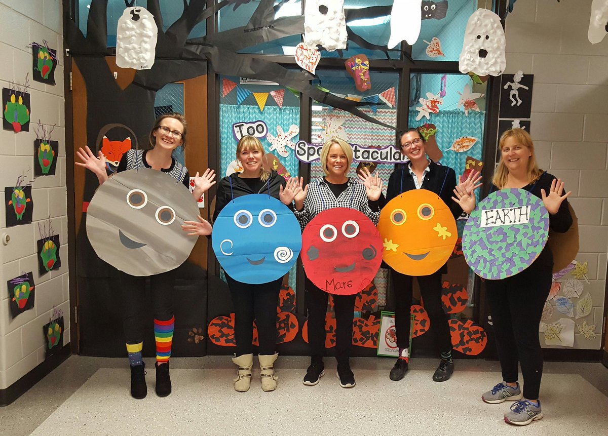 MsPotter_rm6's tweet photo. Fridays are out of this world! @Meadowview68 @Woodridge68 #solarsystemsong #flexiblefridays https://t.co/Dd2oeqoew6
