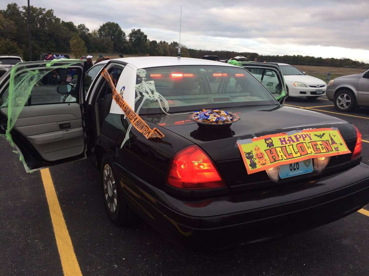 Trunk or Treat with <a href="/AHLHuskies/">Alpha Hart Lewis, The AVID Elementary</a>