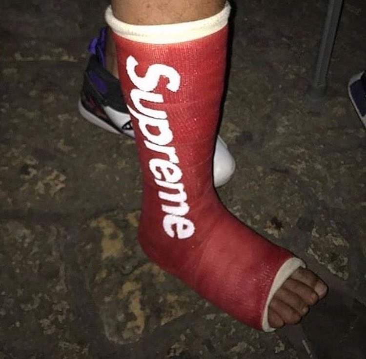 Artificial tweet media