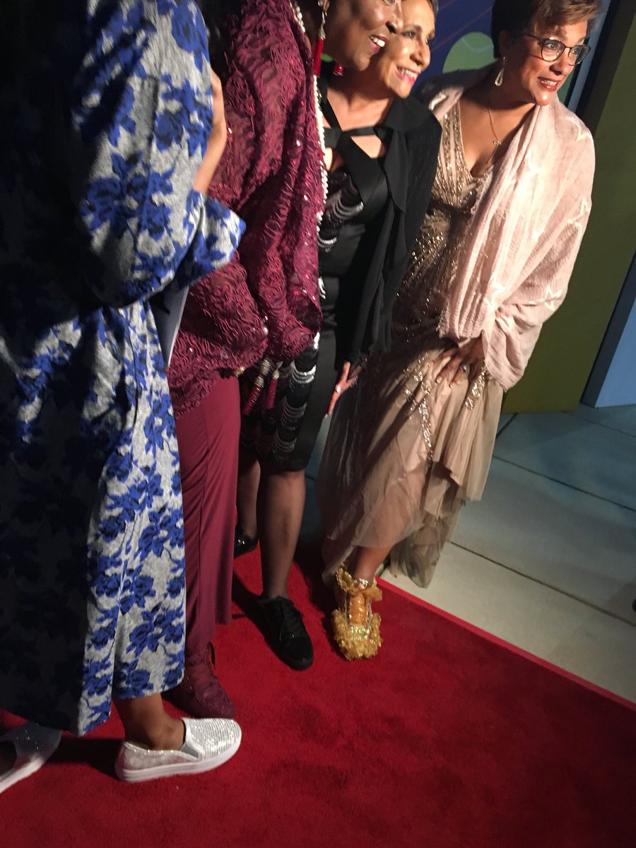 DCDPR's tweet photo. Candid shots. Great ladies. #redcarpet #Rwlcplatinumexperience #Tennistiesafterfive https://t.co/eqT1Py28SD