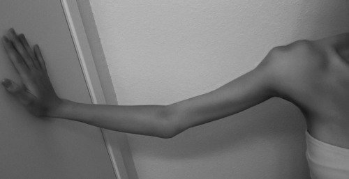 fxtcals's tweet photo. i WILL look like this

#thinspo #bonespo #ednos https://t.co/9NBa5iH4Z8
