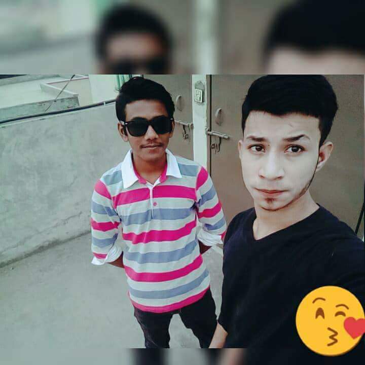 AmMy_MaLiK007's tweet photo. #_Kisi Ne P0cha!
#_Tmhra #_KaroBar Kia Hai.!!
#_MaLik.Gee
#_Me Ne #HaNs K Kha #_Nafrat K #Bazar Mein #_Muhbbat Ki #DuKan _ChaLata #Hon.😍😘 https://t.co/llgDTOjBjM