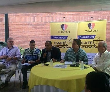 mlquevedor's tweet photo. @maximo_sanchez Continuamos con nuestro ciclo de café con el alcalde https://t.co/Mjc06O0FWy