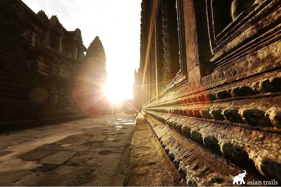 AsianTrailsLtd's tweet photo. Breathtaking gives new meaning to #Angkor after the sun has risen #remork rides from #SiemReap growing in popularity https://t.co/cpiZkBr8KI https://t.co/UA94QQ6UdB