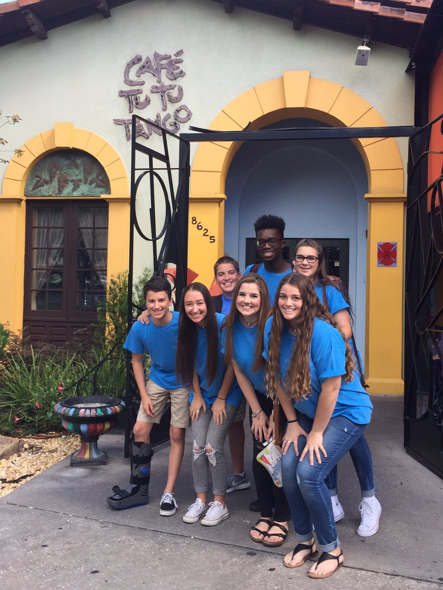 WeAreByronStuCo's tweet photo. TASC D3 on Day 2 in FL at the SASC conference! What an exciting time together! @sasc2017 @TASC_StuCo @district3tasc https://t.co/DAmzFYhkB3