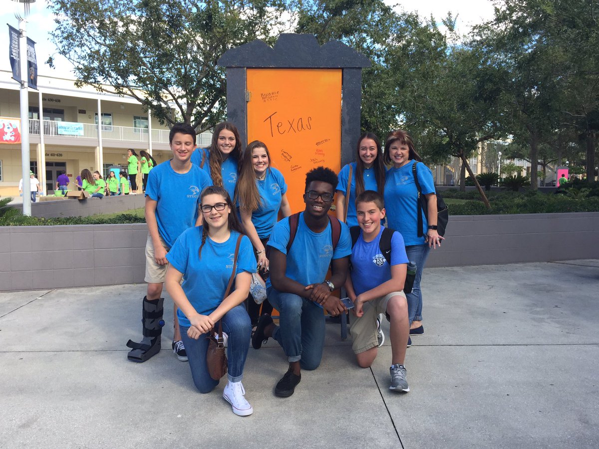 WeAreByronStuCo's tweet photo. TASC D3 on Day 2 in FL at the SASC conference! What an exciting time together! @sasc2017 @TASC_StuCo @district3tasc https://t.co/DAmzFYhkB3