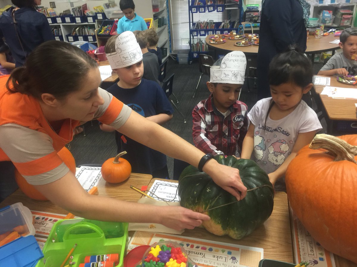 dmcintyre7911's tweet photo. 1st graders LOVED exploring Pumpkin-ology math and science stations! #oozingpumpkins @NPERockets https://t.co/hxvWgwxcCd