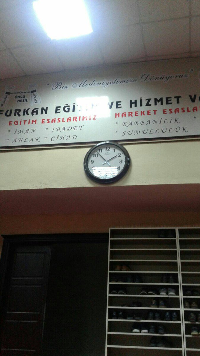 alparslankuytul's tweet photo. Muhterem Hocamız Tefsir Dersi Sonrası Malatya, K.Maraş, G.Antep, Ankara ve Antalya'dan gelen misafirlerimiz ile sohbet ediyor...
Saat: 1:50 https://t.co/mdDBT6X2cl