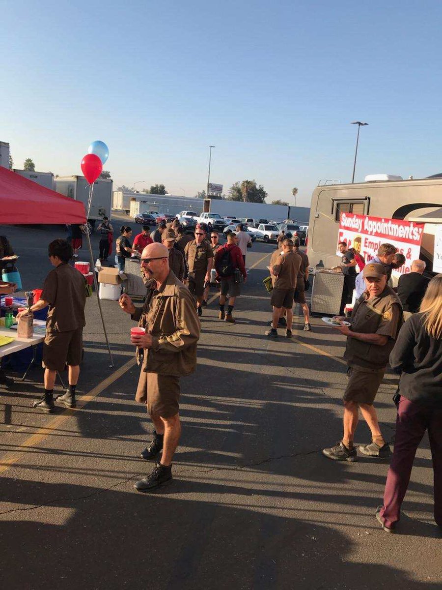 CharP_RN's tweet photo. It was a good morning for a #WellnessFair in @northcalupsers Fresno... they even raffled off 2 UPS bicycles!! #upswellness 🌅🚲🚲 https://t.co/93iZgU8PPr