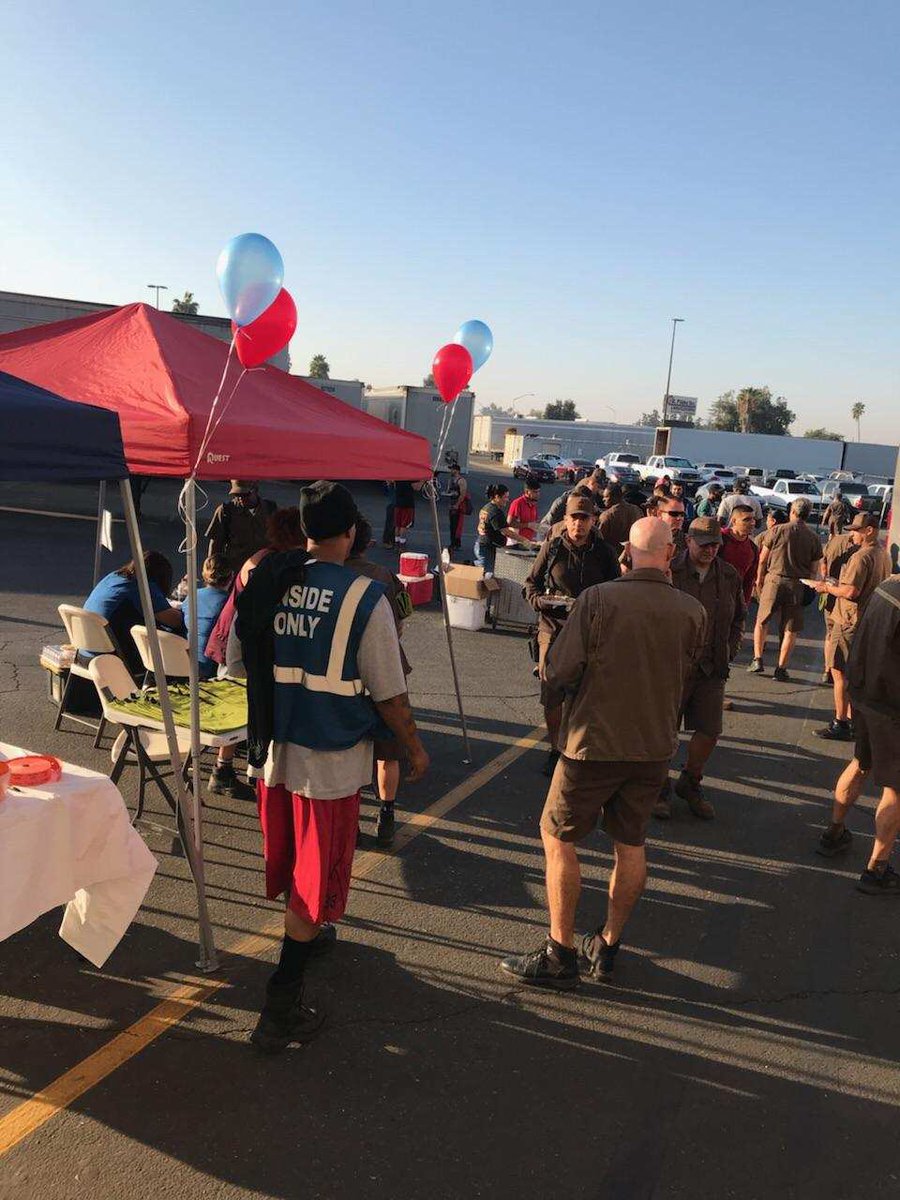 CharP_RN's tweet photo. It was a good morning for a #WellnessFair in @northcalupsers Fresno... they even raffled off 2 UPS bicycles!! #upswellness 🌅🚲🚲 https://t.co/93iZgU8PPr