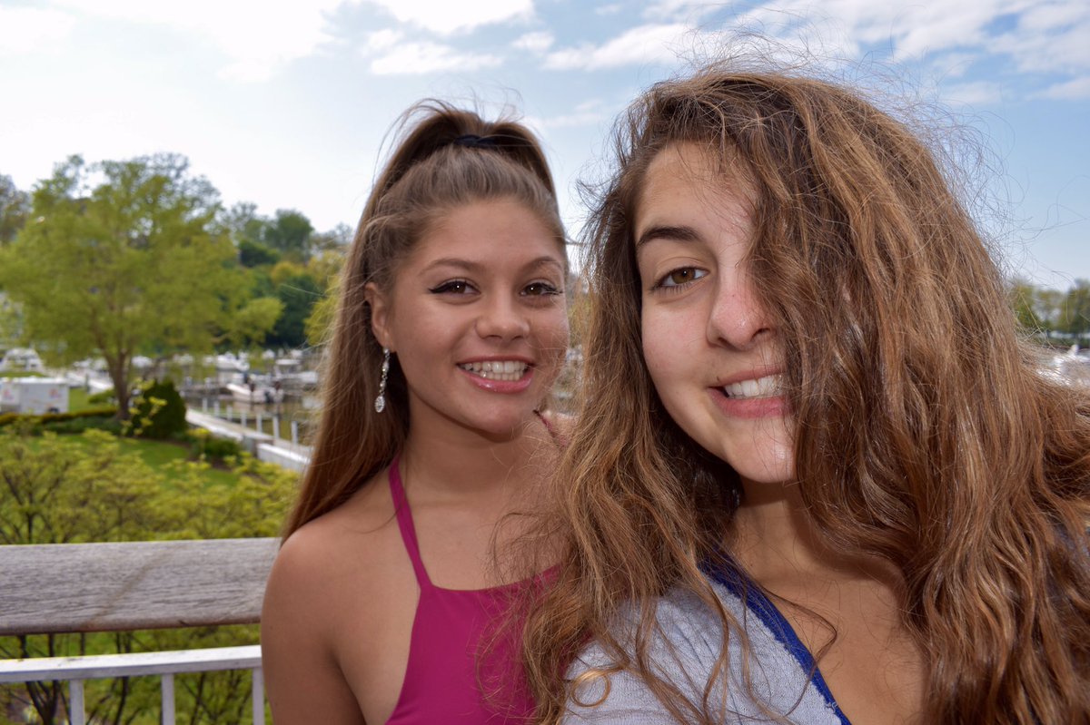 celestemurman's tweet photo. Happy birthday Apricot😋😊🎉😀 @CamrynMurman love u sister💛💛💛💛👯🤠 https://t.co/jpEQ9cfVAT