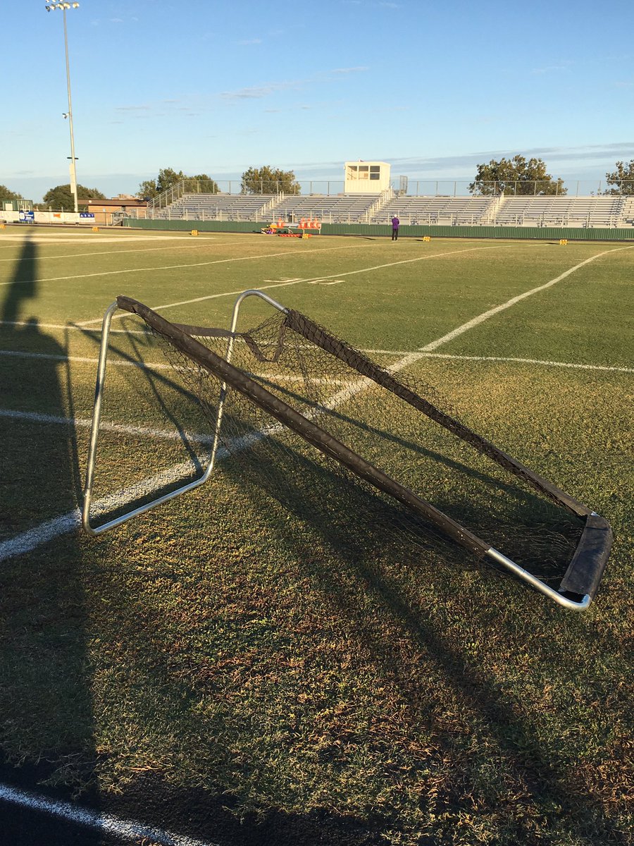 dhskickingnet's tweet image. Black Hawk Down! Wind is blowing down at Memorial Stadium. Come check out the Lions take on the Tolar Rattlers tonight. #someonehelpmeup