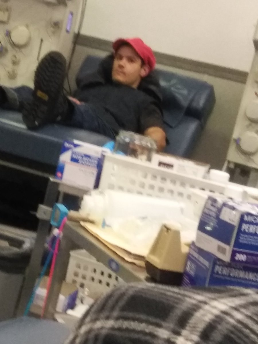 TheMurdockShot's tweet photo. I found #Mario donating across from me just now LMAO #SaveLives #DatHatTho @DashieXP https://t.co/N9EALZmI0R