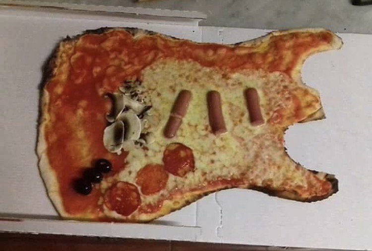 GCeffects's tweet image. This is the most beautiful thing we’ve ever seen 🙌🏻😍🍕 #pizza #pietillyoudie #guitarhumor ow.ly/EYIz30gb914