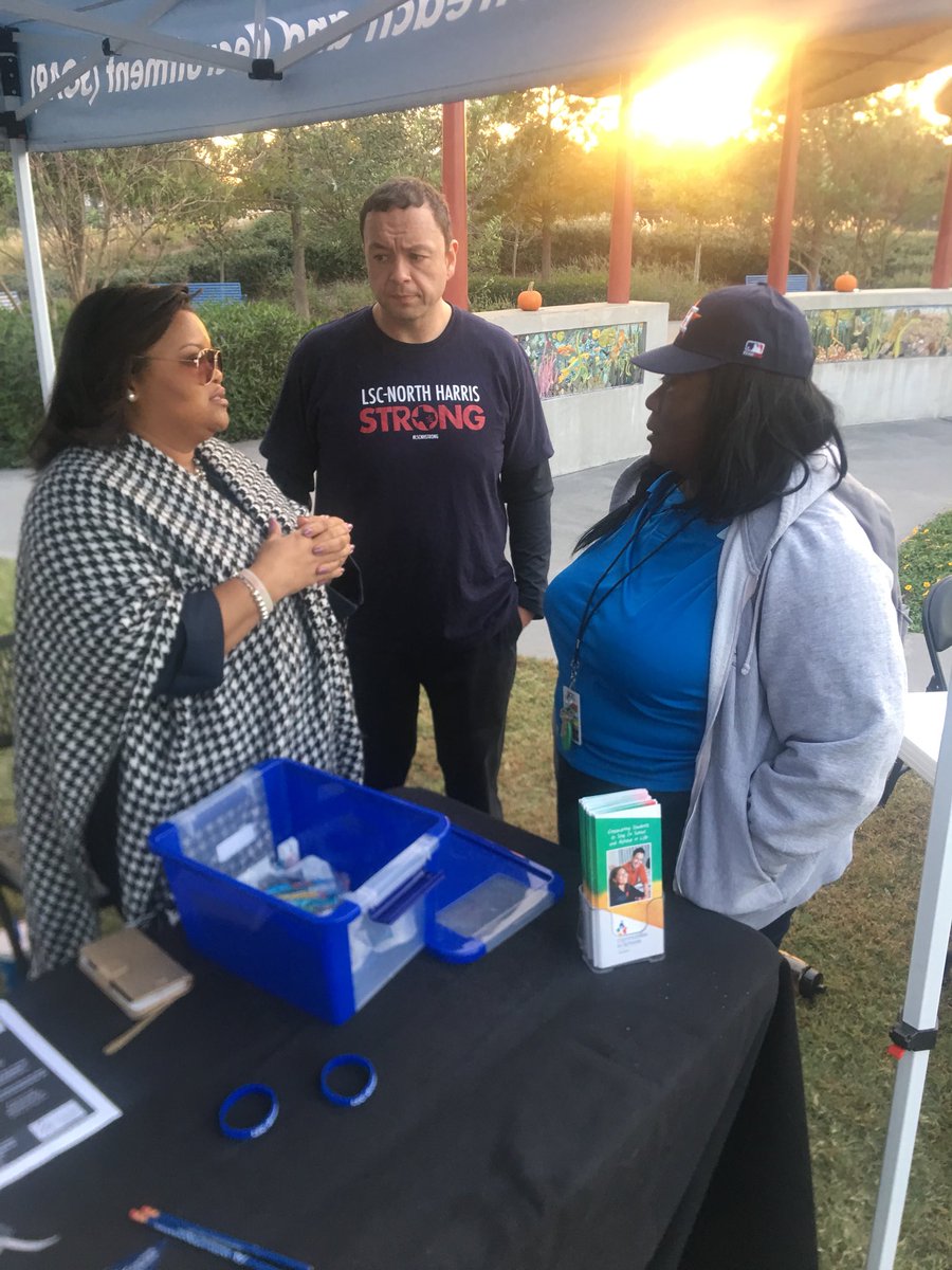 UNTILiWINN's tweet image. @DrDabney and Dean Jacobs talking to students in the Greenspoint Community about Lone Star College. #LSCSTRONG  #StartCloseGoFar