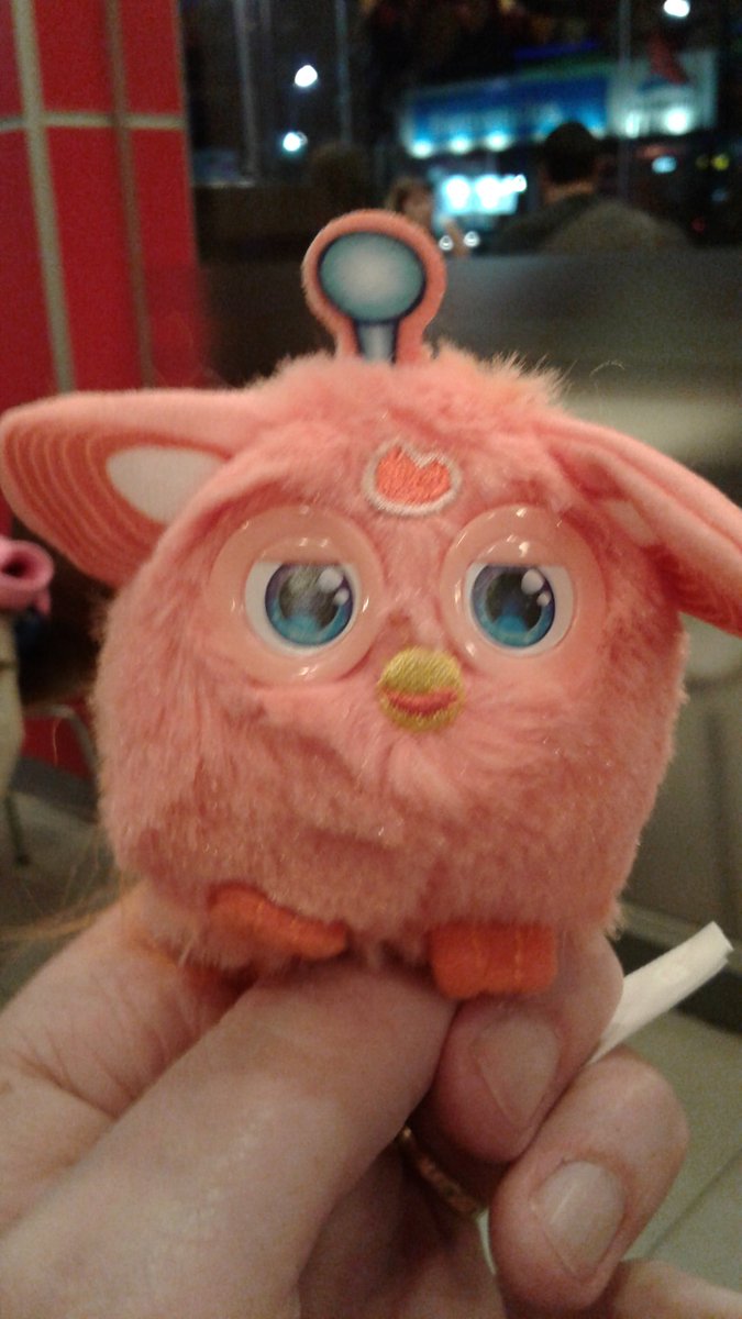 RicardoCBlanco's tweet photo. @martingarabal @miguegranados  A que no saben que regala Mc Donalds con la cajita feliz?? UN FURBY FRANCISSSS.. UN FURBY https://t.co/sSasqtu8wd
