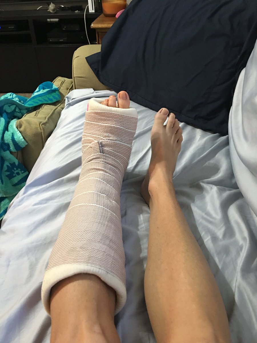 RunCVD's tweet image. So wish I was at @JavelinaJundred this weekend cheering everyone on and not on the couch! Good luck everyone! #missmyruns