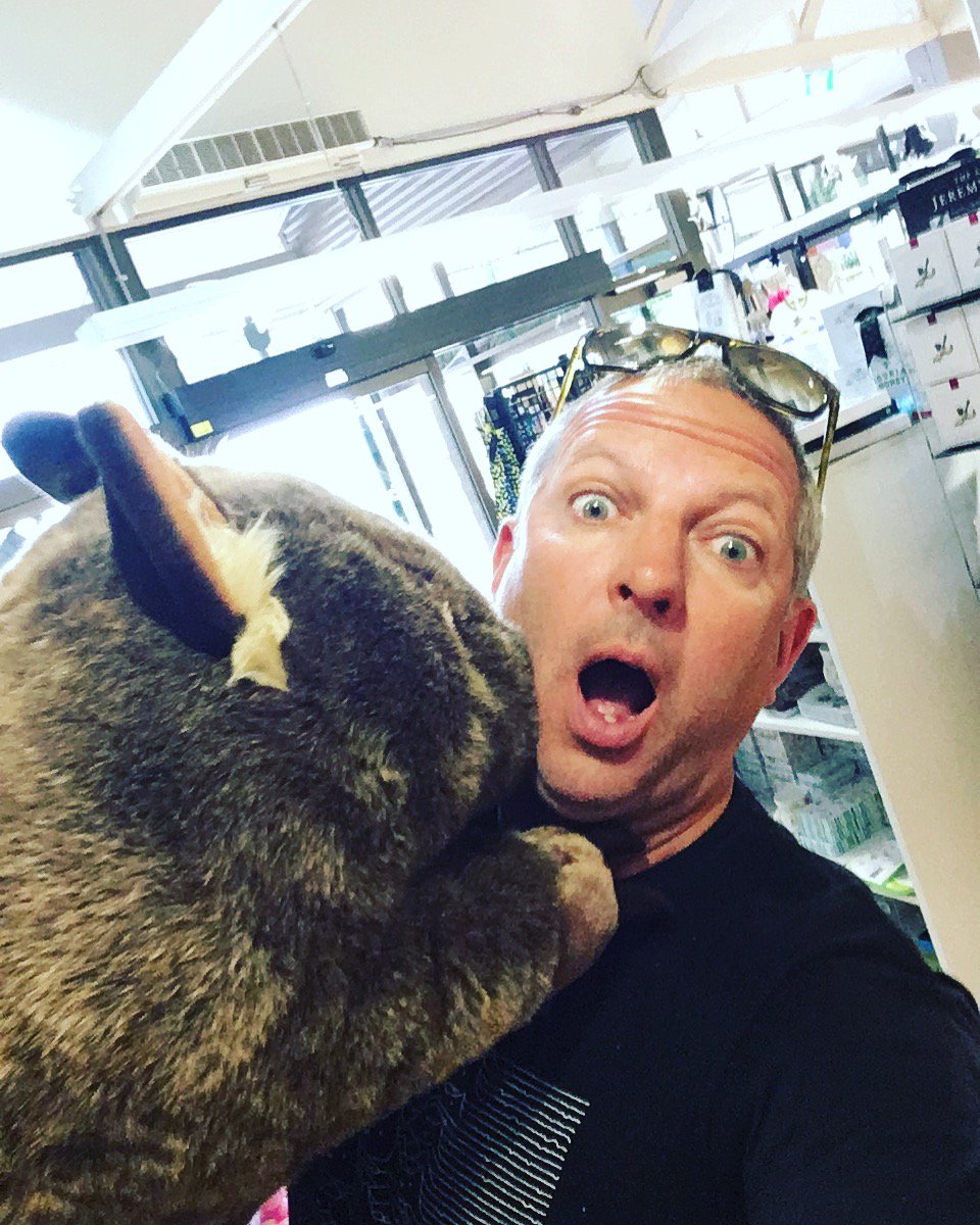 WHEN WOMBATS ATTACK. It must be Day 14, the last day of the tour @clelandwildlifepark @AHWineRegion #JBT17 #BadWombat #MrJohnsonsBigBrother
