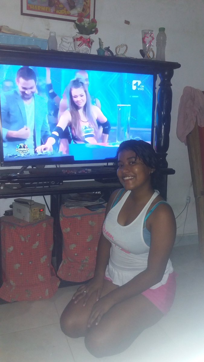 lamaxima2's tweet photo. DESDE #monteríacórdoba  #viendoGuerreros 
Vamos con toda chicas que ustedes pieden saludes para carlos y cuca besos ♥♥  ;* https://t.co/BwVxuiM5no