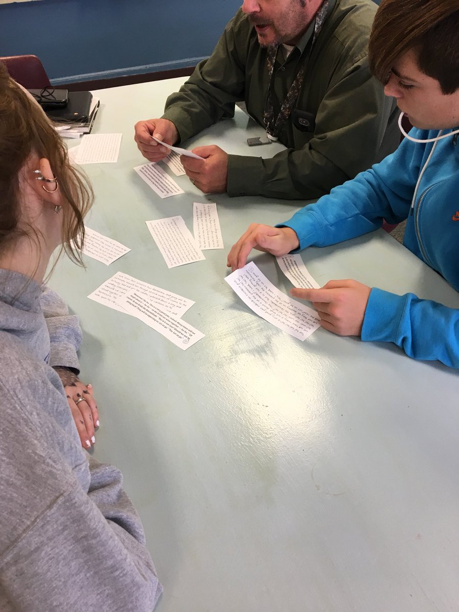 imagineng31's tweet photo. Ss working on matching modern English text to the original text of Edgar Allan Poe story #readingcomprehension #scarystories https://t.co/PDV4lLl8Ui