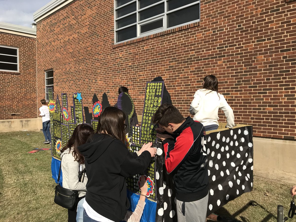 llesterart's tweet photo. Had a great time in the #RHSHoCo2017 parade- RWHH Magnets #inspireinnovation and keep it #BroncoGameStrong @rwestjh https://t.co/lWVg5PgRQS