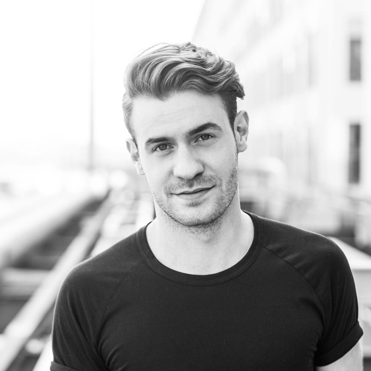 It's a wrap! Another epic show <a href="/glowfmradio/">Glow FM</a> thanks to <a href="/mikewilliamsdj/">MIKE WILLIAMS</a>, <a href="/joestonemusic/">Joe Stone</a> and resident <a href="/GlenDaledj/">GLEN DALE</a>! Thanks for listening again!