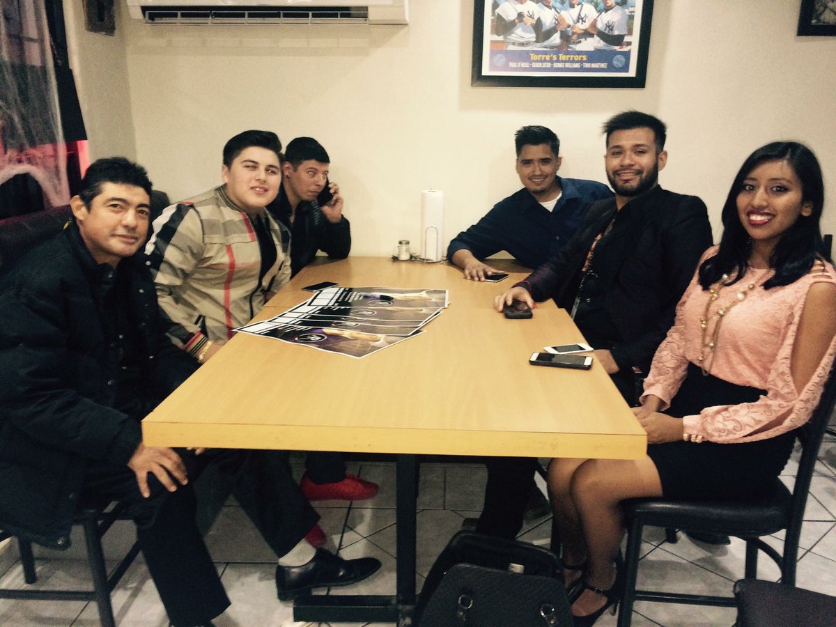 Listos para la entrevista #RadioEstrella
#DcS3 #Radio