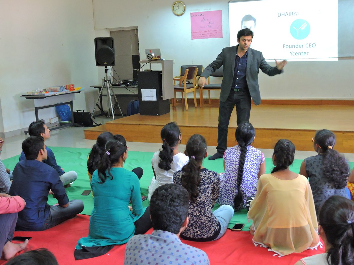 dcseLEAD's tweet photo. @dhairyapujara at @DeshpandeFdtn for #DesignThinking session of @LEADTalaash #Designathon.
#LEADHubli #LEADTalaash https://t.co/zxu54Y9CMu