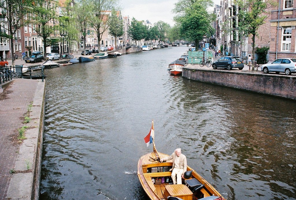 Amsterdam: A Guide to the City (and my quarter-life crisis) jofraserwrites.com/2017/10/28/ams…