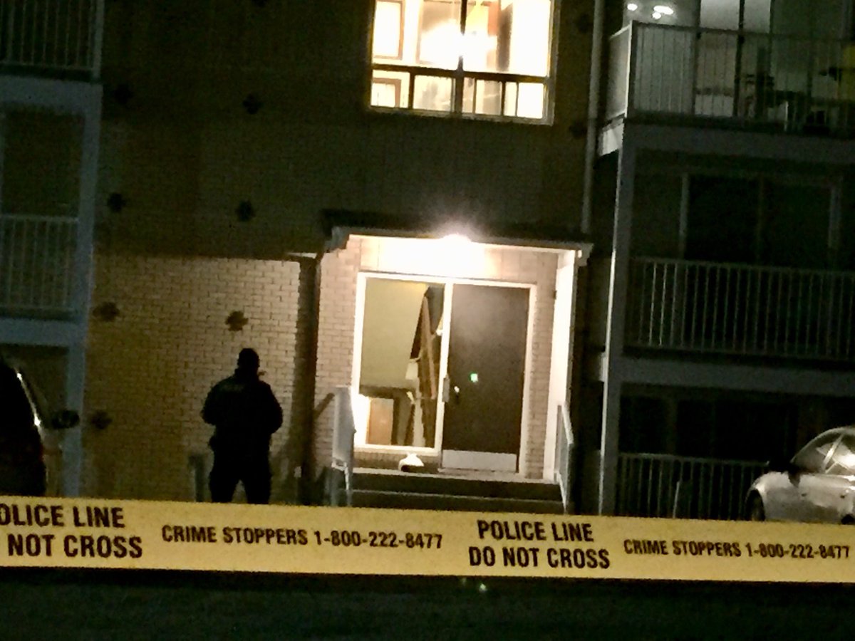 JimWellsphoto's tweet photo. On scene at a possible homicide in southwest #YYC @calgarypolice have a large area taped off @BryanPassifiume @postmedianet #yyccrime https://t.co/cujUXpCL37
