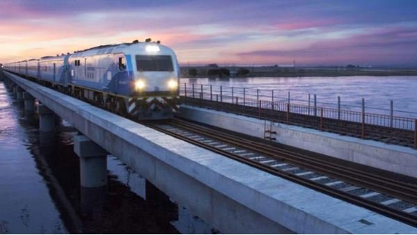 infobae's tweet photo. El tren a Mar del Plata tendrá un nuevo servicio directo
https://t.co/WLtzJMwNYF https://t.co/5nzD6CzTet