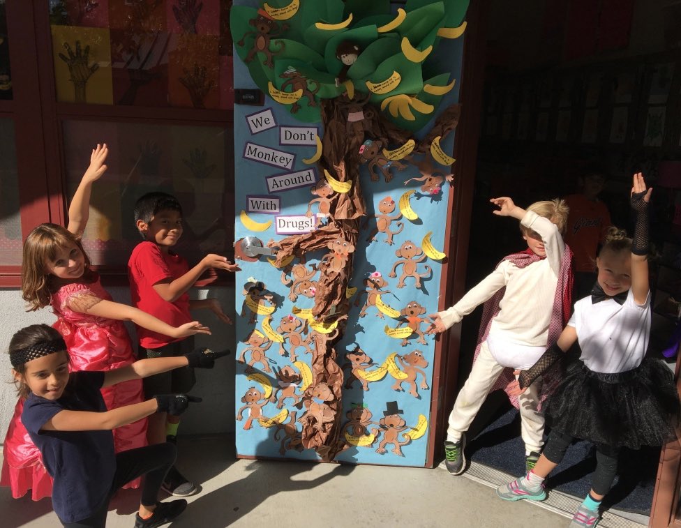 MrsScottMonkeys's tweet photo. Ms. Scott's 2nd Graders won best door decorations and get a pizza party next week! So excited! #2ndGrade #RCSDchampion @rcsdblueoaks https://t.co/bemaf94tDt
