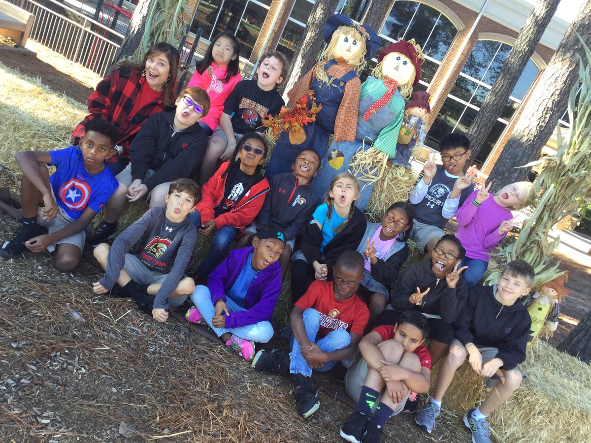 GACCBishop's tweet photo. Fall Fun! #gacelem https://t.co/tX5ermMgMz