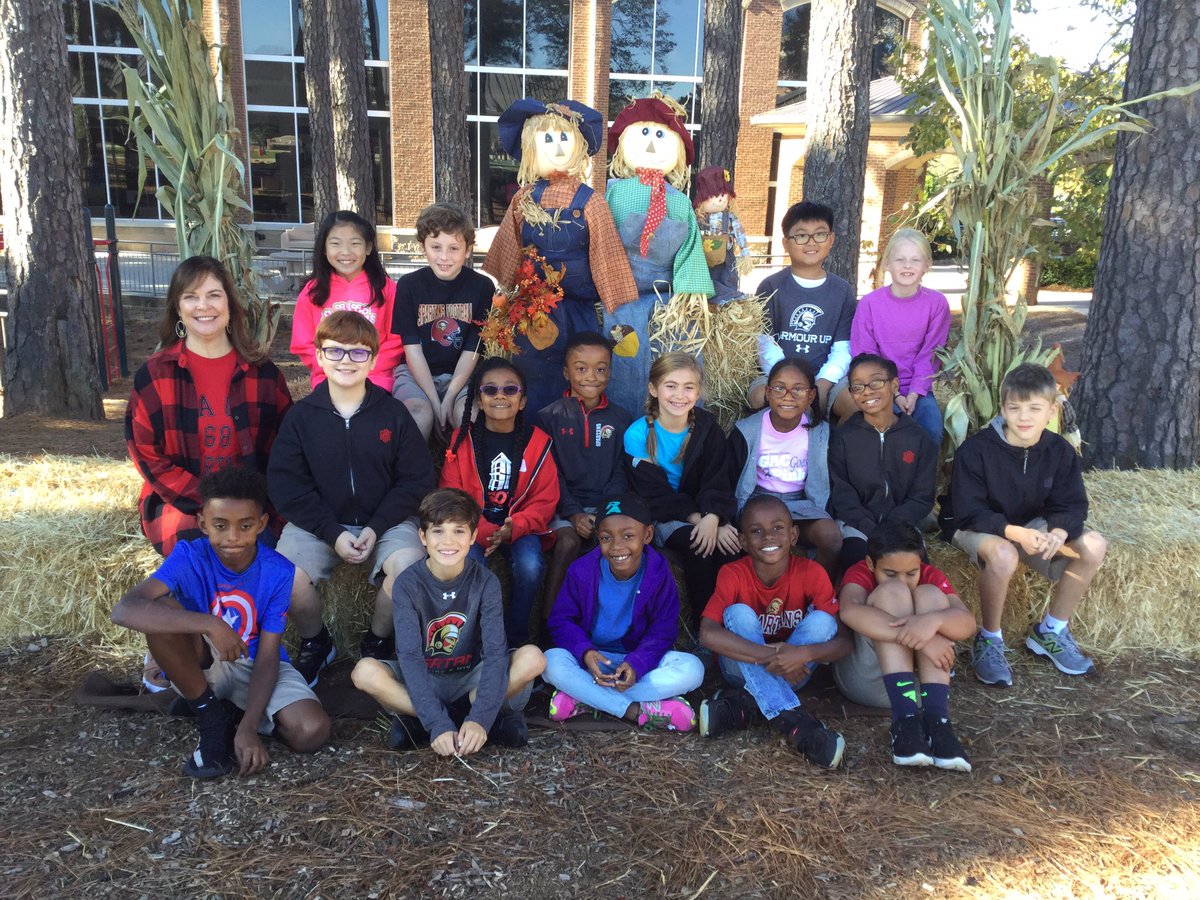 GACCBishop's tweet photo. Fall Fun! #gacelem https://t.co/tX5ermMgMz