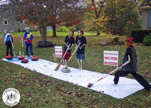 TeamBradJacobs's tweet photo. Things are getting spooky in Stratford, ON! @trycurlingnowCA #ComeOn #IceStorm #curling #MastersGSOC @grandslamcurl https://t.co/KSbnbtHT5K