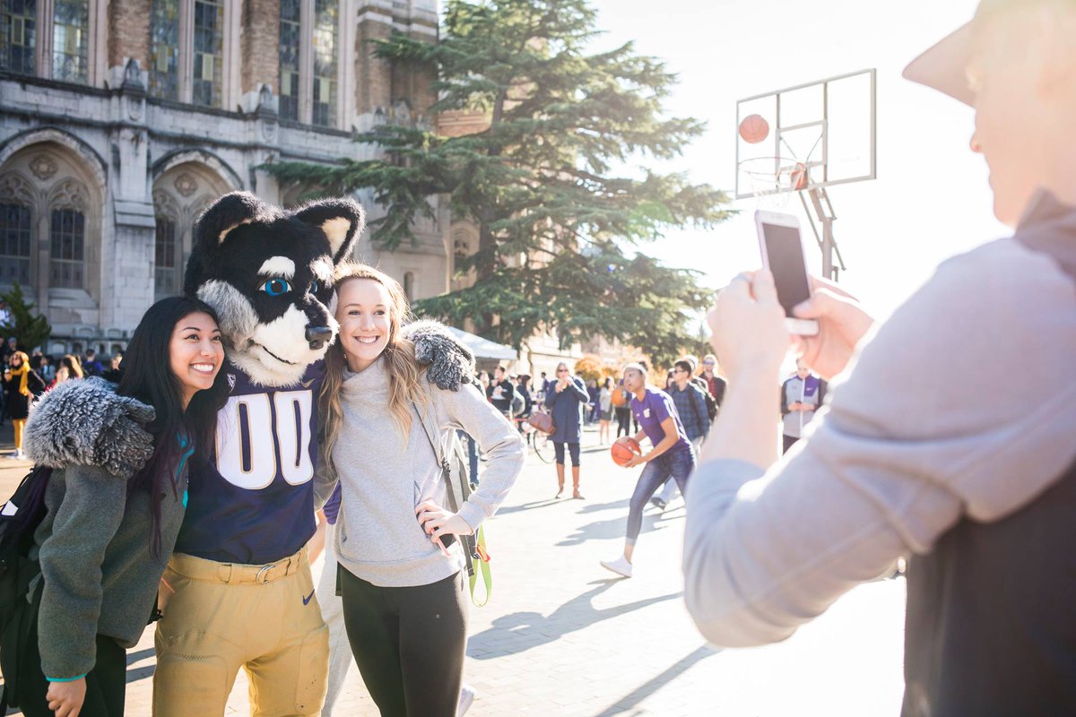UW's tweet photo. It’s been a wonderful day celebrating everything purple and gold. Thank you for making it extra special, Huskies! #Wday https://t.co/VDLOhuGZlm