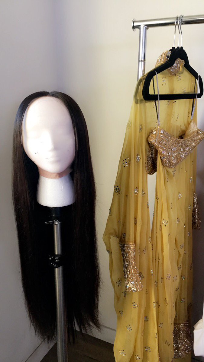 キム カーダシアンが親友とハロウィンの仮装でシェール ソニー ボノを完コピ