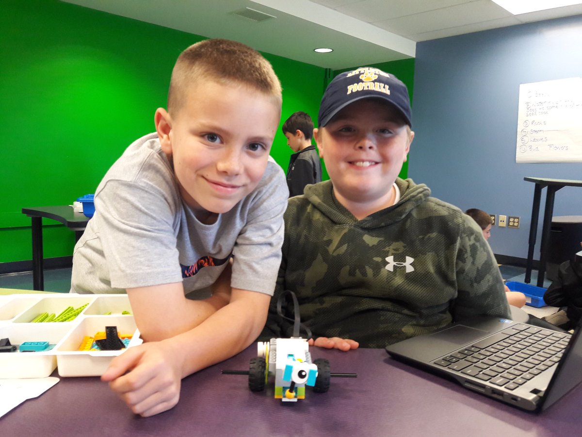MrsMetcalfe208's tweet photo. Exploring Lego WeDo today! #rssthinktank #grade4fun https://t.co/TO2nolMzig