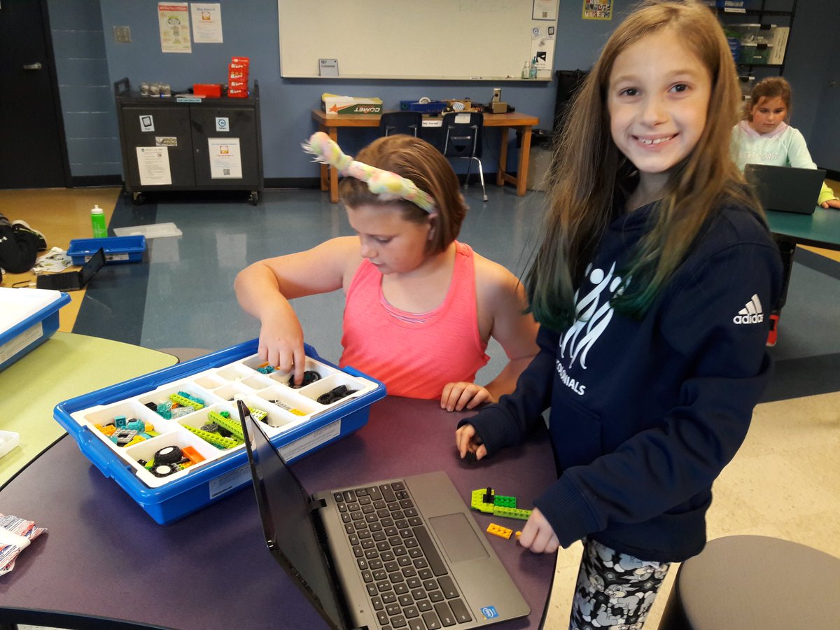 MrsMetcalfe208's tweet photo. Exploring Lego WeDo today! #rssthinktank #grade4fun https://t.co/TO2nolMzig