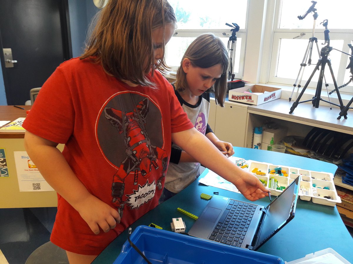 MrsMetcalfe208's tweet photo. Exploring Lego WeDo today! #rssthinktank #grade4fun https://t.co/TO2nolMzig