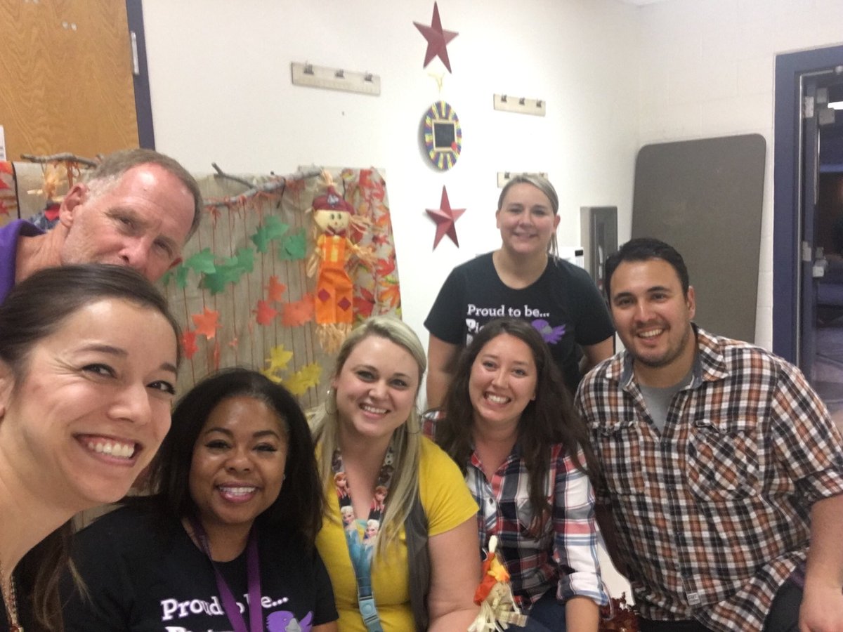 VScafede's tweet photo. My crew for tonight’s family fun night! #proudtobePRE #pumpkinpickinPRE https://t.co/LEAPoCEh6Y