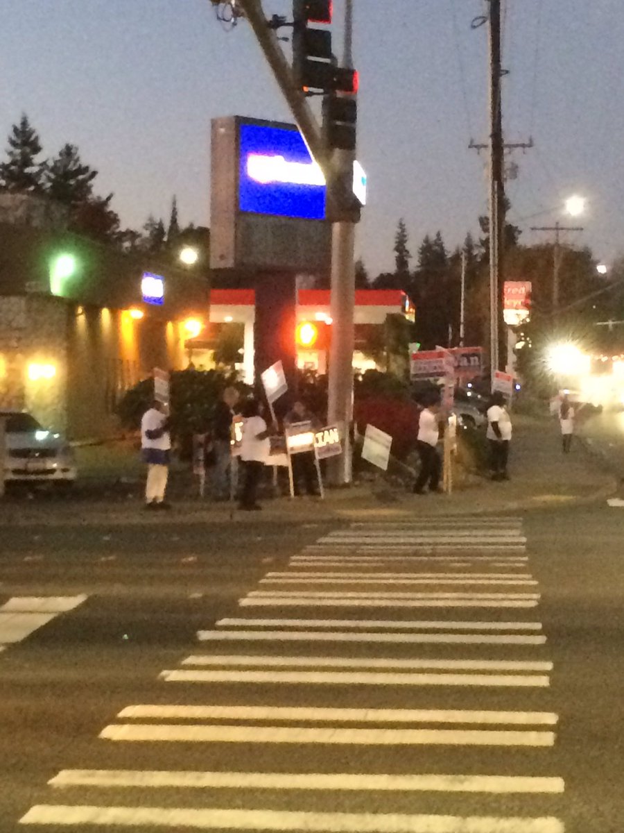 32Dems's tweet photo. Four Corners, Four great People running for office in Lynnwood; 20+ democrats reminding people to be active citizens! #mighty32 #vote2017 https://t.co/54I1sIckv9