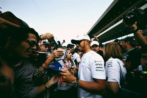 f1lockscreens's tweet photo. ⠀⠀⠀⠀⠀⠀⠀lewis hamilton • mexico gp
⠀⠀⠀⠀⠀⠀⠀© clive mason https://t.co/GB7zQvSyg6