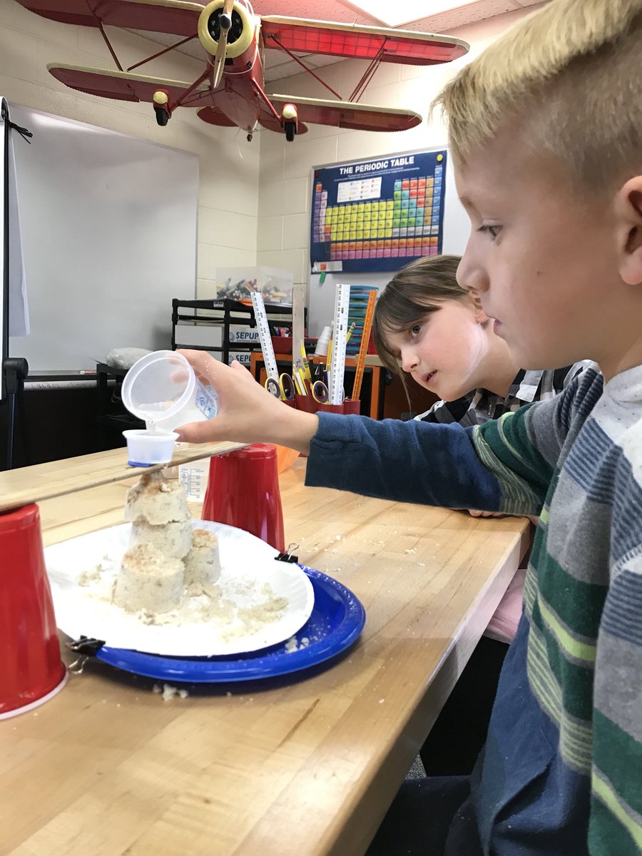 scteacher1's tweet photo. 2nd graders study the effect water has on land. Great experiment!! @swartz_creek @dieckk5 https://t.co/SAvlacqnce