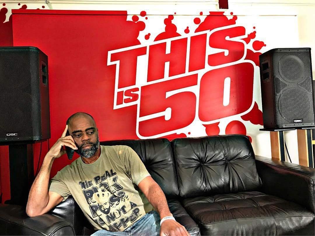 TGainesGlobal's tweet photo. @Freewayricky making his way through the entire Industry! @thisis50 #100kbooksinthestreets #thisis50dotcom #Global https://t.co/UZX3gNh5I3