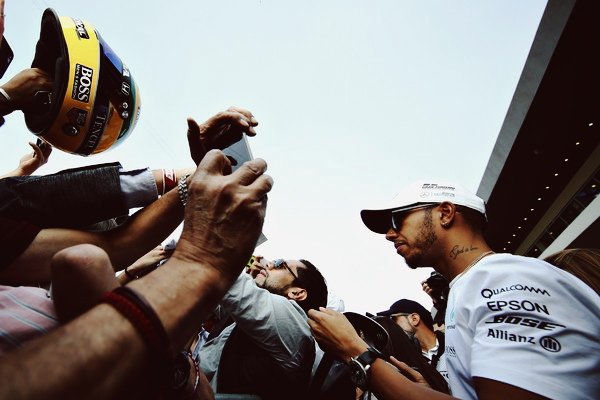f1lockscreens's tweet photo. ⠀⠀⠀⠀⠀⠀⠀lewis hamilton • mexico gp
⠀⠀⠀⠀⠀⠀⠀© clive mason https://t.co/IEw5yGTOK7