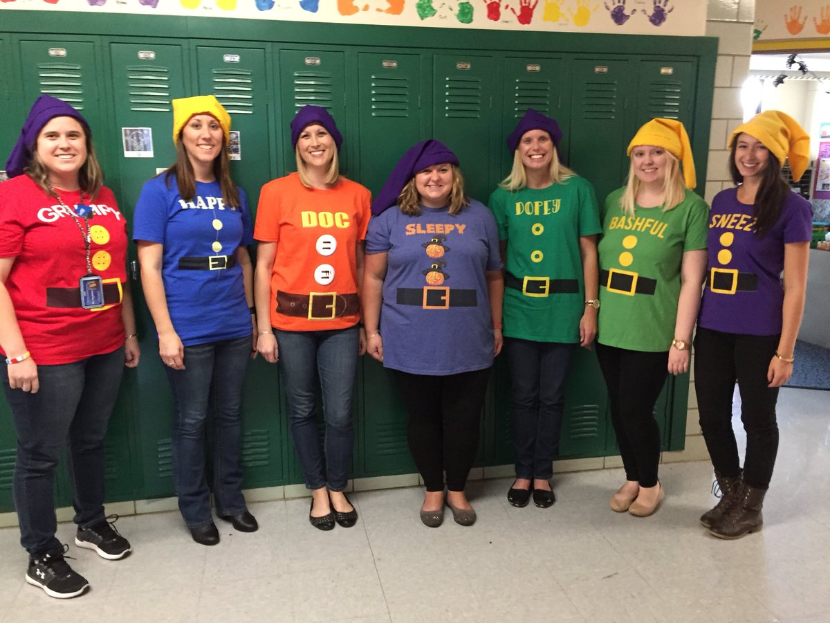 TiffanyHarris55's tweet photo. The seven dwarfs today @FishcreekSMFCSD! Halloween party day! https://t.co/JEHftvJwJi